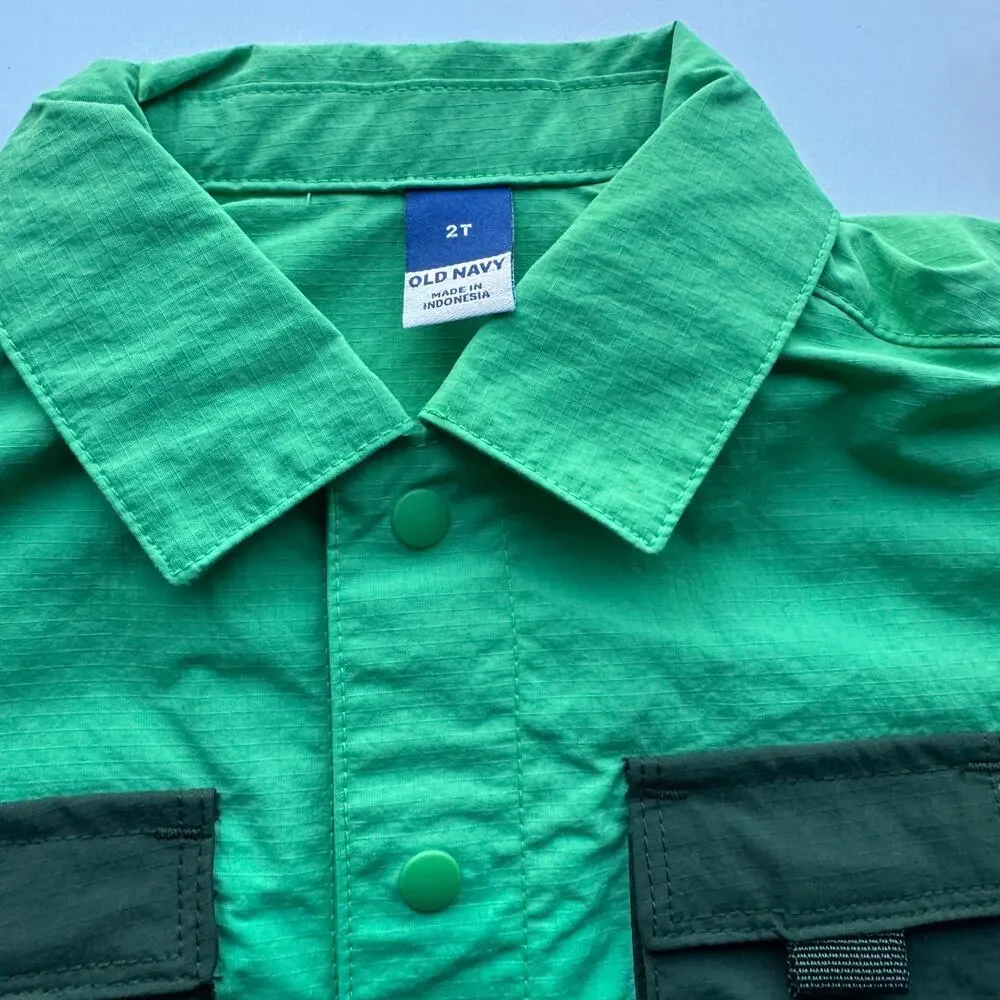 Old Navy Toddler Boy Front Pocket Button Down Short Sleeve Shirt Sz 2T NWT